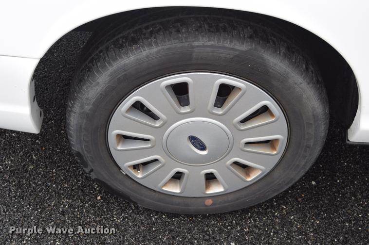 image for item L3887 2011 Ford Crown Victoria Police Interceptor