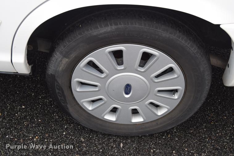 image for item L3887 2011 Ford Crown Victoria Police Interceptor