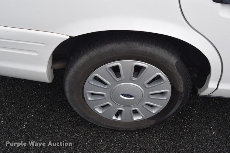 image for item L3887 2011 Ford Crown Victoria Police Interceptor