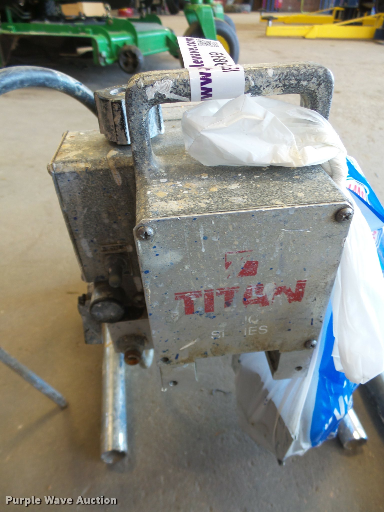 Titan 440e airless paint pump in Topeka, KS Item BV9899 sold Purple