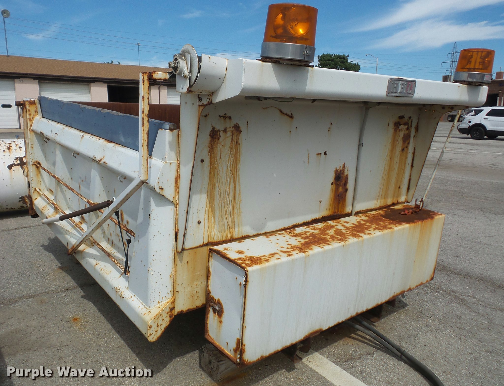 Heil SL6YD9 dump bed in Topeka, KS Item K3545 sold Purple Wave