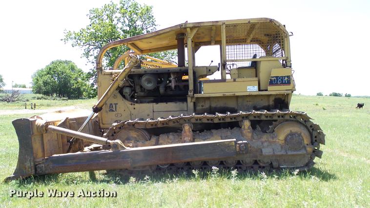 image for item DA6136 1967 Caterpillar D8H dozer