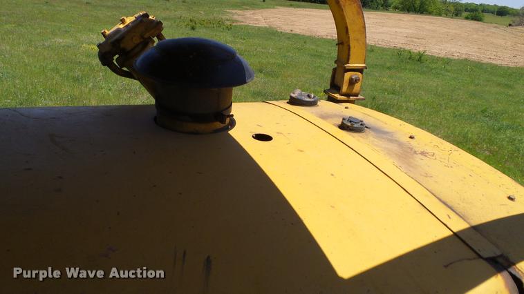 image for item DA6136 1967 Caterpillar D8H dozer
