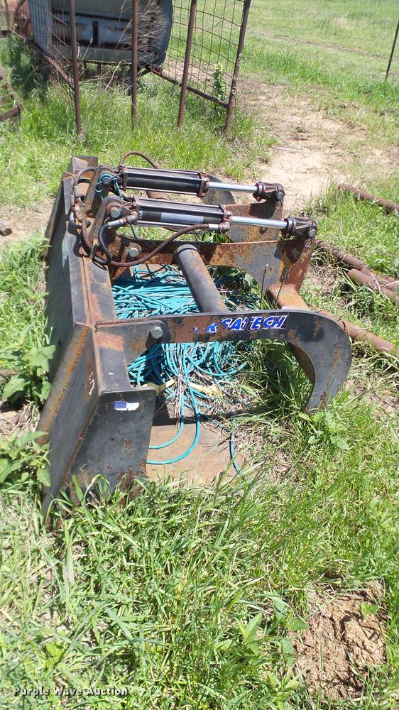 Skid steer grapple bucket in Tulsa, OK Item DA6144 sold Purple Wave