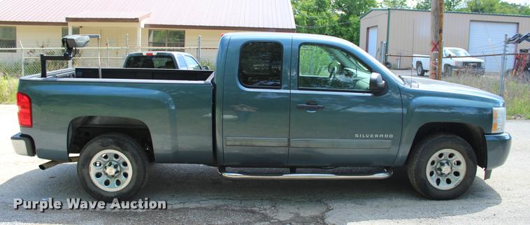 image for item DC7226 2011 Chevrolet Silverado 1500 Ext. Cab pickup truck