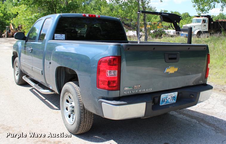 image for item DC7226 2011 Chevrolet Silverado 1500 Ext. Cab pickup truck