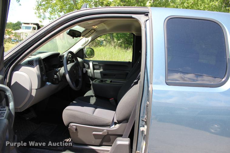 image for item DC7226 2011 Chevrolet Silverado 1500 Ext. Cab pickup truck