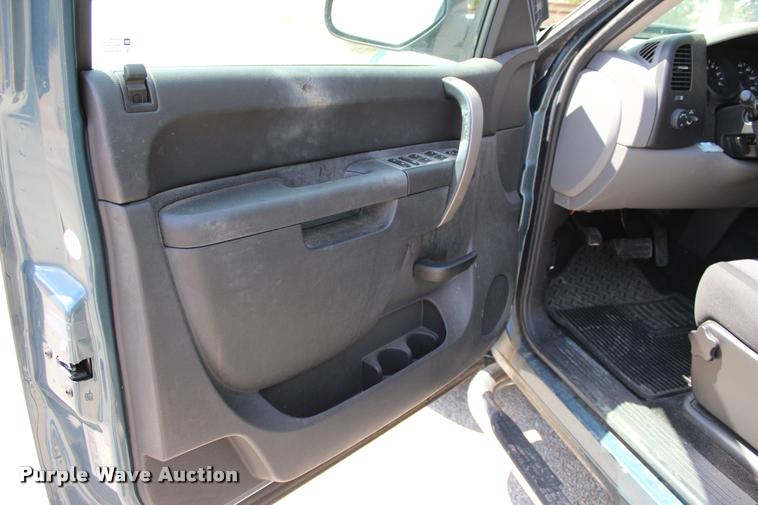 image for item DC7226 2011 Chevrolet Silverado 1500 Ext. Cab pickup truck