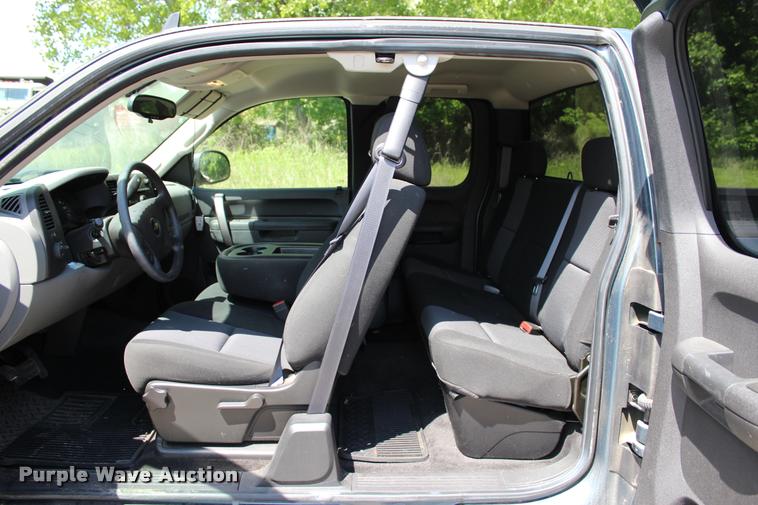 image for item DC7226 2011 Chevrolet Silverado 1500 Ext. Cab pickup truck