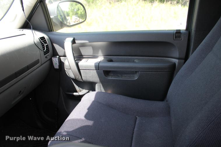 image for item DC7226 2011 Chevrolet Silverado 1500 Ext. Cab pickup truck