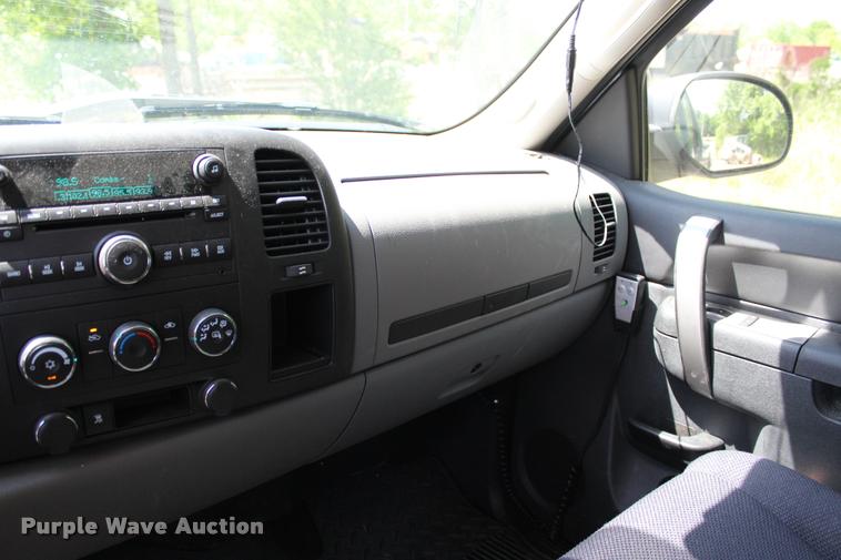 image for item DC7226 2011 Chevrolet Silverado 1500 Ext. Cab pickup truck