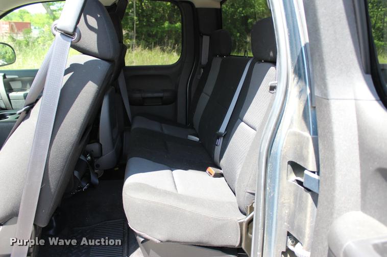 image for item DC7226 2011 Chevrolet Silverado 1500 Ext. Cab pickup truck