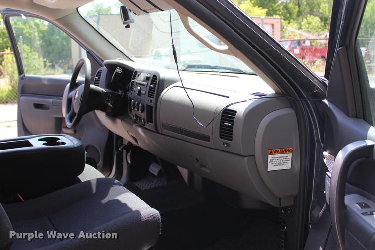 image for item DC7226 2011 Chevrolet Silverado 1500 Ext. Cab pickup truck
