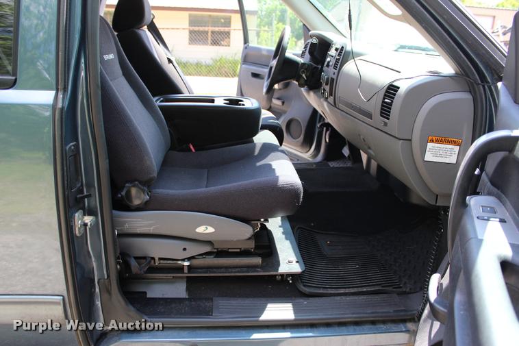 image for item DC7226 2011 Chevrolet Silverado 1500 Ext. Cab pickup truck