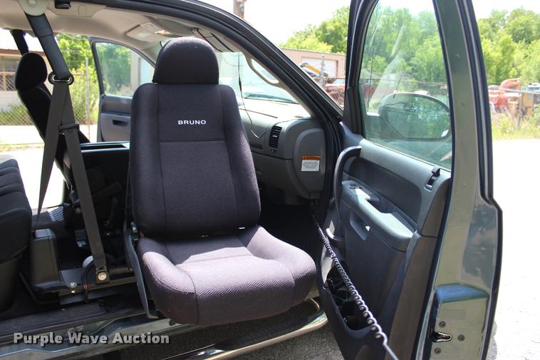 image for item DC7226 2011 Chevrolet Silverado 1500 Ext. Cab pickup truck