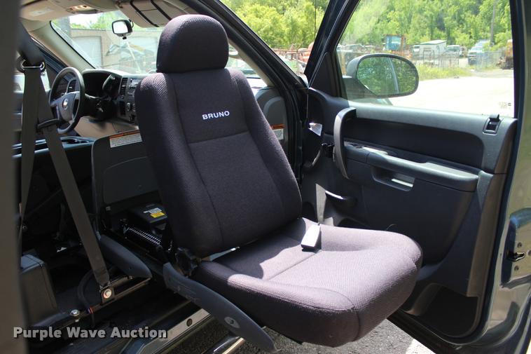 image for item DC7226 2011 Chevrolet Silverado 1500 Ext. Cab pickup truck