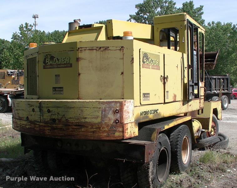 image for item DP9264 1980 Badger 460 Hydro-Scopic rubber tire excavator