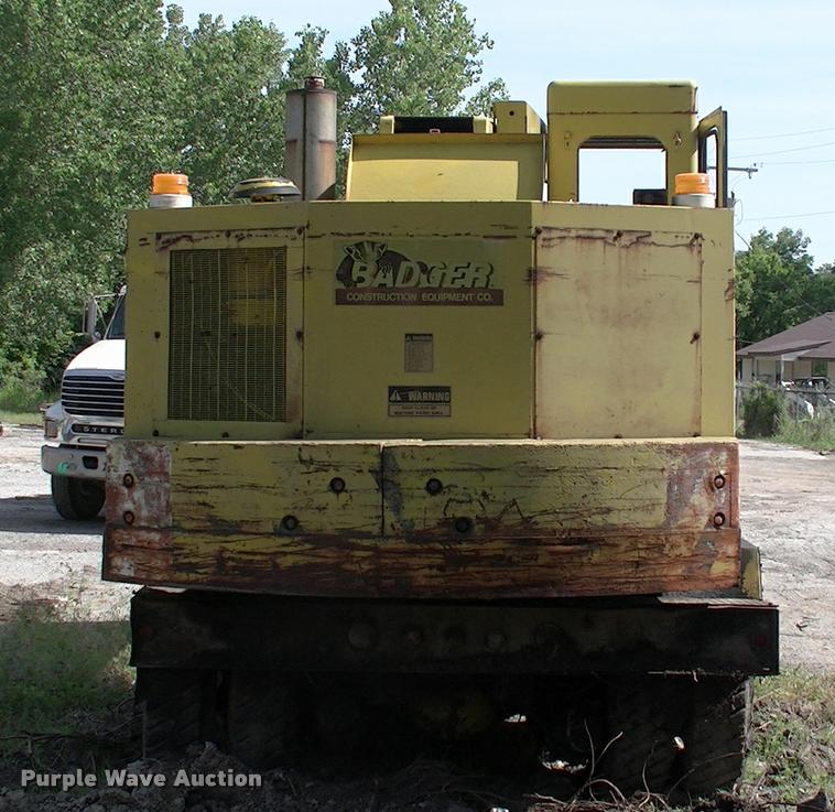 image for item DP9264 1980 Badger 460 Hydro-Scopic rubber tire excavator