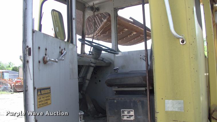 image for item DP9264 1980 Badger 460 Hydro-Scopic rubber tire excavator