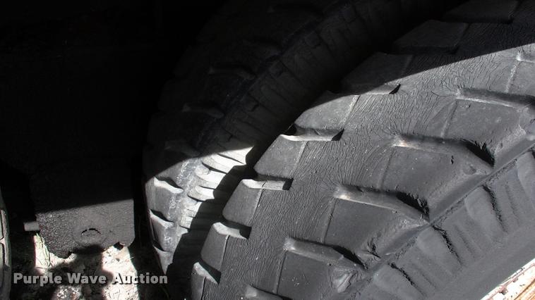 image for item DP9264 1980 Badger 460 Hydro-Scopic rubber tire excavator