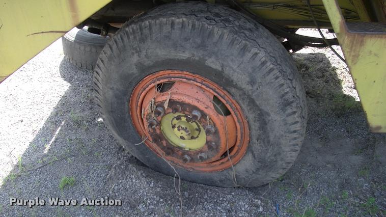 image for item DP9264 1980 Badger 460 Hydro-Scopic rubber tire excavator