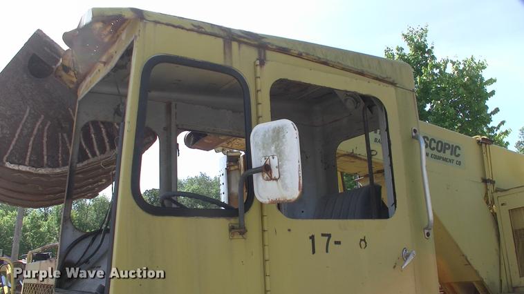 image for item DP9264 1980 Badger 460 Hydro-Scopic rubber tire excavator