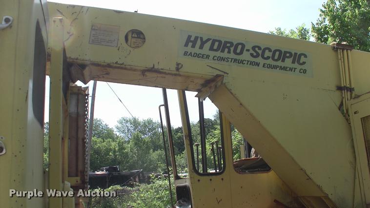 image for item DP9264 1980 Badger 460 Hydro-Scopic rubber tire excavator