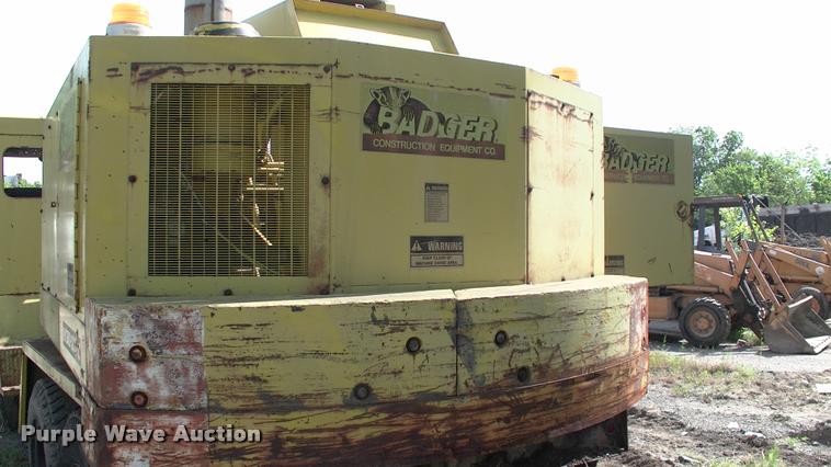 image for item DP9264 1980 Badger 460 Hydro-Scopic rubber tire excavator