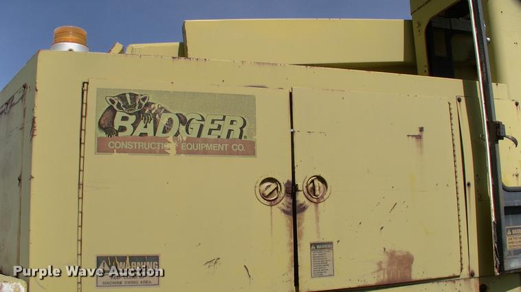 image for item DP9264 1980 Badger 460 Hydro-Scopic rubber tire excavator