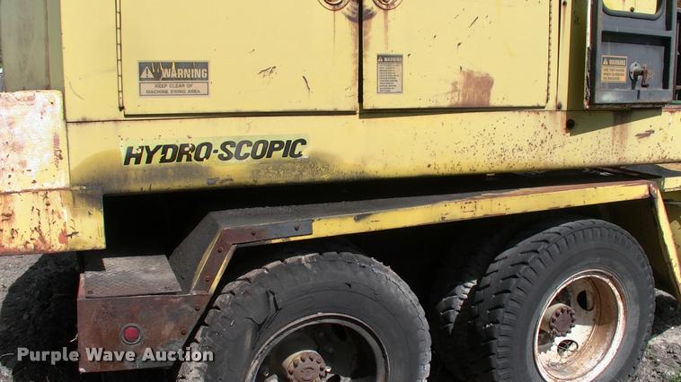 image for item DP9264 1980 Badger 460 Hydro-Scopic rubber tire excavator