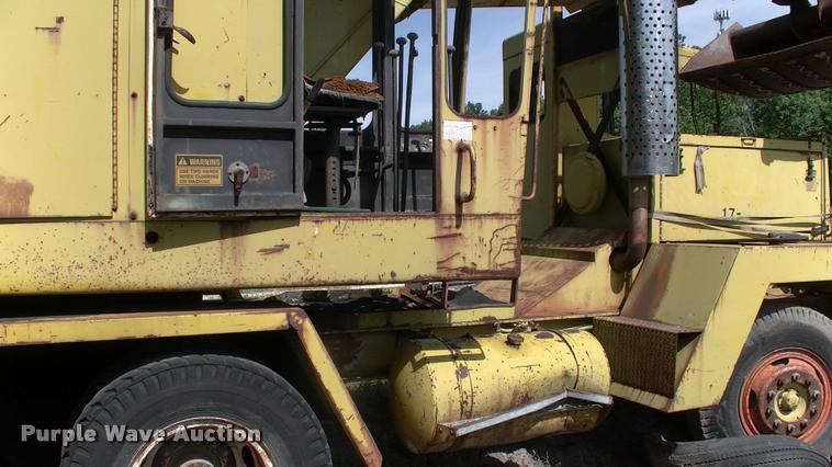 image for item DP9264 1980 Badger 460 Hydro-Scopic rubber tire excavator