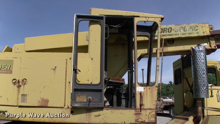 image for item DP9264 1980 Badger 460 Hydro-Scopic rubber tire excavator