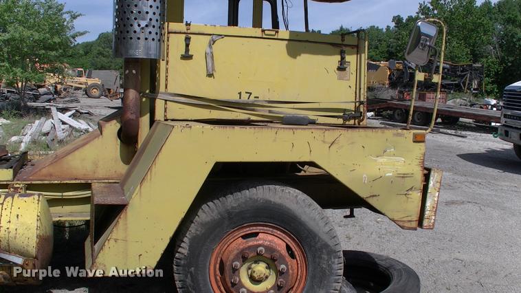 image for item DP9264 1980 Badger 460 Hydro-Scopic rubber tire excavator