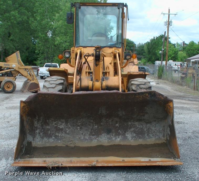 image for item DP9302 1998 Hyundai HL730-3 wheel loader