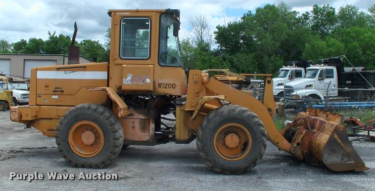 image for item DP9302 1998 Hyundai HL730-3 wheel loader