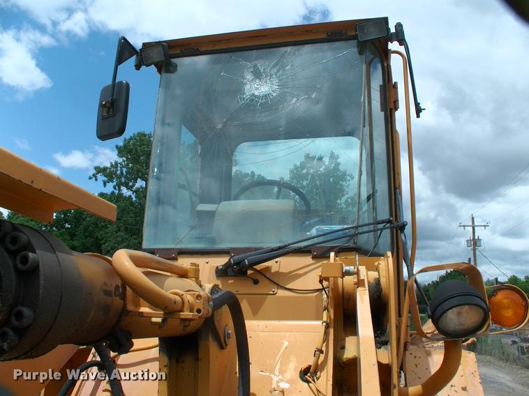 image for item DP9302 1998 Hyundai HL730-3 wheel loader