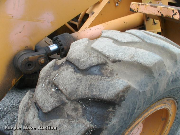 image for item DP9302 1998 Hyundai HL730-3 wheel loader