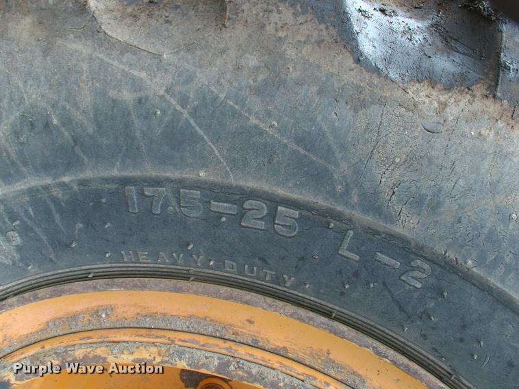 image for item DP9302 1998 Hyundai HL730-3 wheel loader