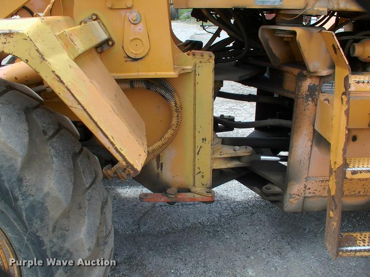 image for item DP9302 1998 Hyundai HL730-3 wheel loader