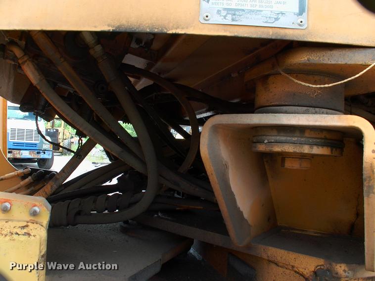 image for item DP9302 1998 Hyundai HL730-3 wheel loader