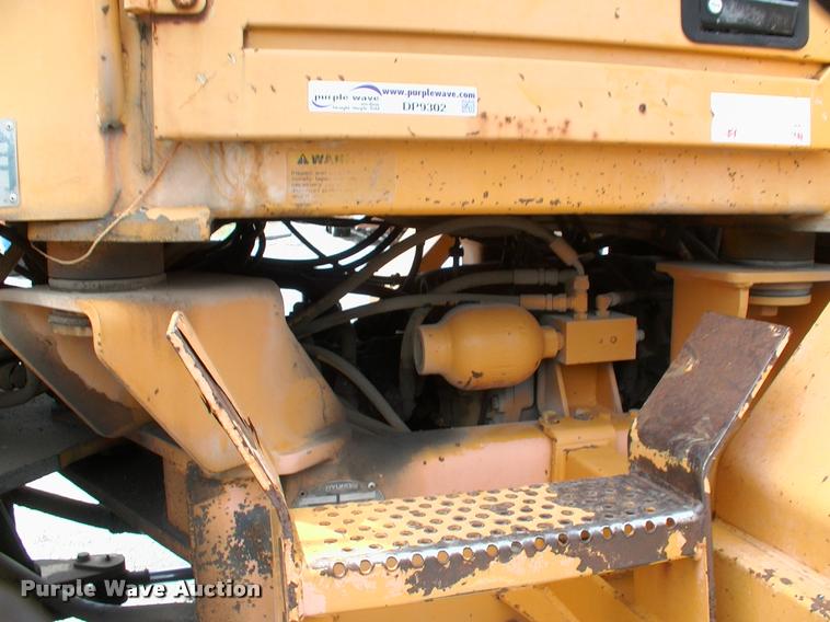 image for item DP9302 1998 Hyundai HL730-3 wheel loader