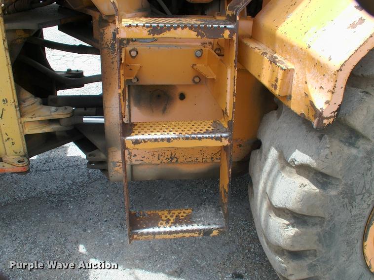 image for item DP9302 1998 Hyundai HL730-3 wheel loader