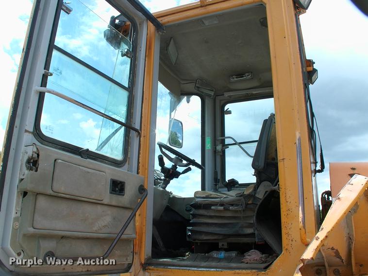 image for item DP9302 1998 Hyundai HL730-3 wheel loader