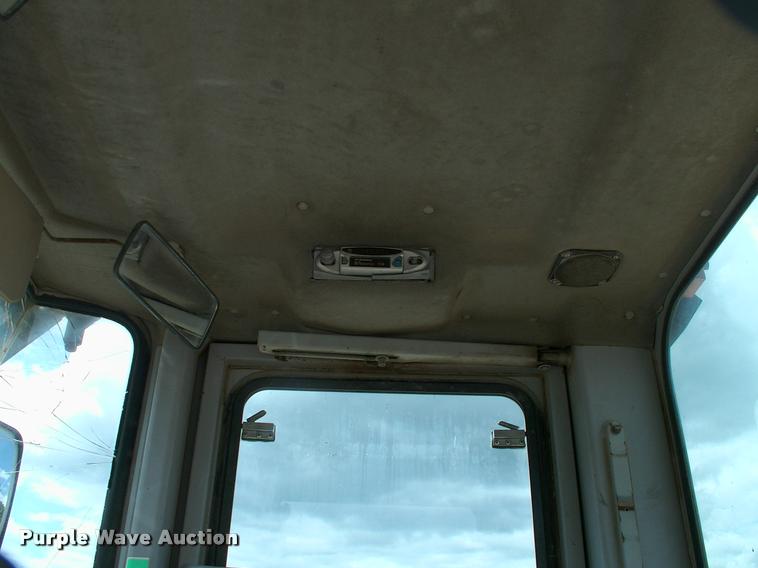 image for item DP9302 1998 Hyundai HL730-3 wheel loader