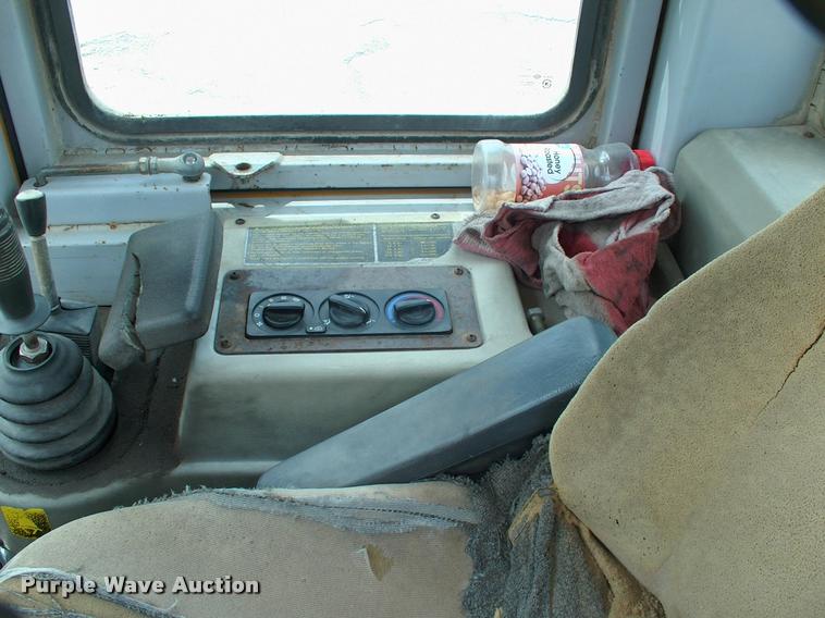 image for item DP9302 1998 Hyundai HL730-3 wheel loader