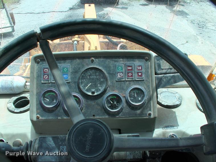 image for item DP9302 1998 Hyundai HL730-3 wheel loader