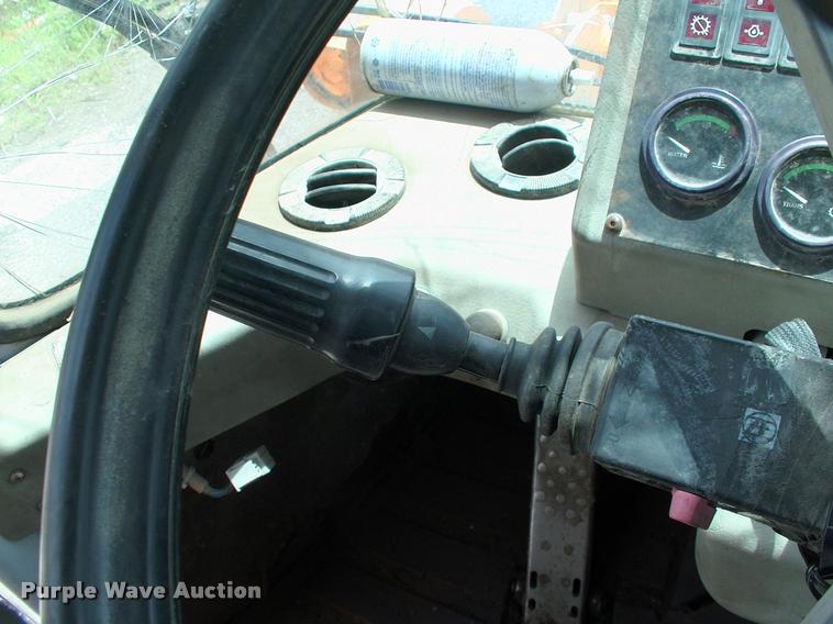 image for item DP9302 1998 Hyundai HL730-3 wheel loader