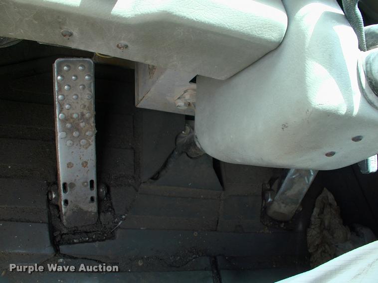 image for item DP9302 1998 Hyundai HL730-3 wheel loader