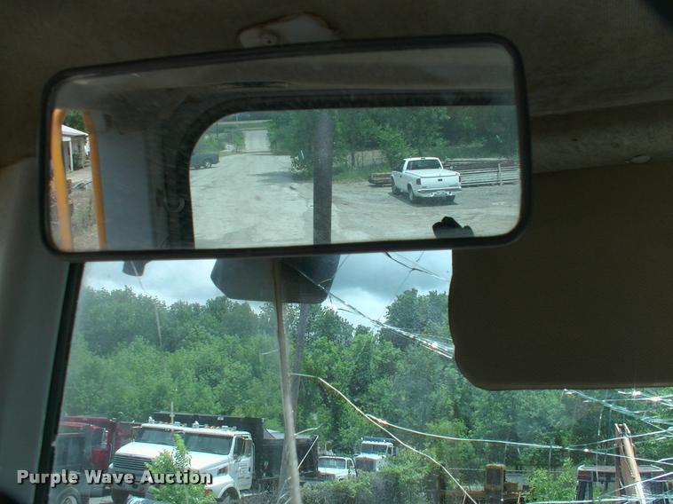 image for item DP9302 1998 Hyundai HL730-3 wheel loader