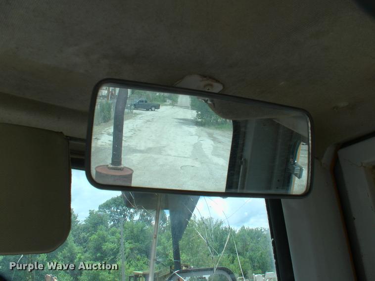 image for item DP9302 1998 Hyundai HL730-3 wheel loader